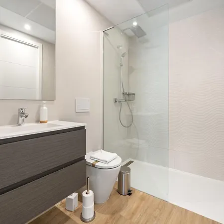 3-bedroom Lagoon In Casares Apartmán